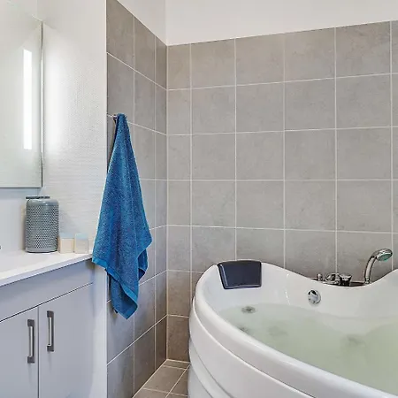 10 Person In Hasselberg Kappeln